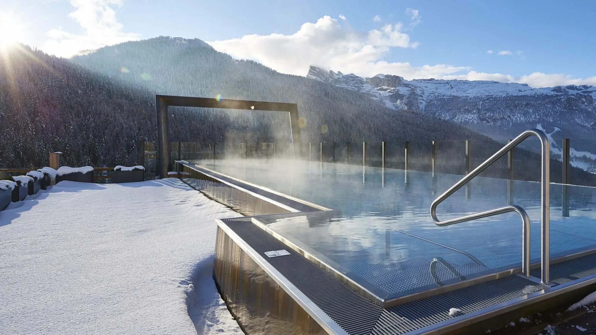 Подогреваемый бассейн алтай. Бассейн st moritz. бассейн в горах. бассейн из нержавейки. отель в альпах с парящим бассейном.