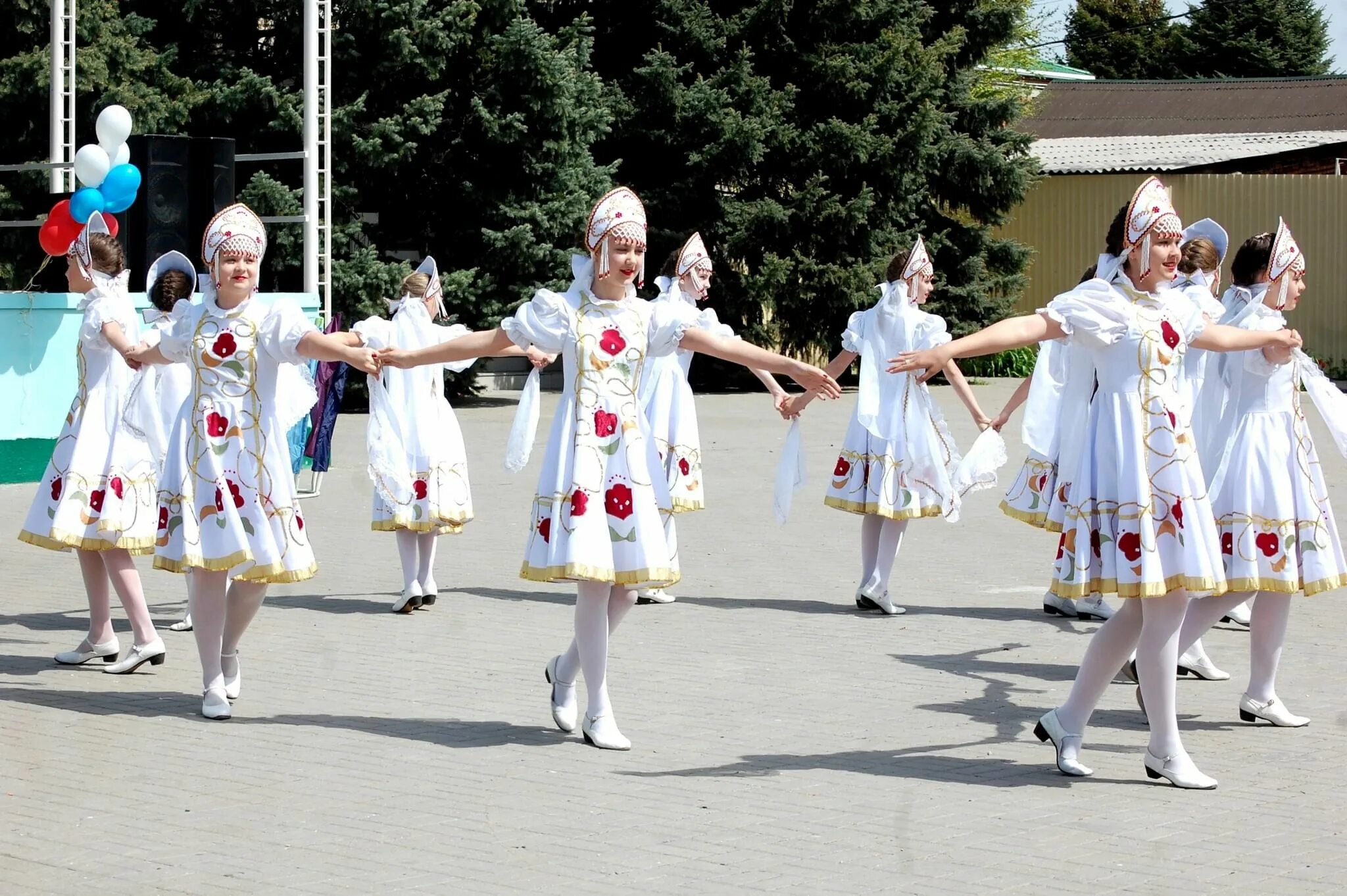 Народов Дона дружная семья. Станица Багаевская выступления 2018. Станица Багаевская выступления радужные девочки. 1 Мая Багаевская.