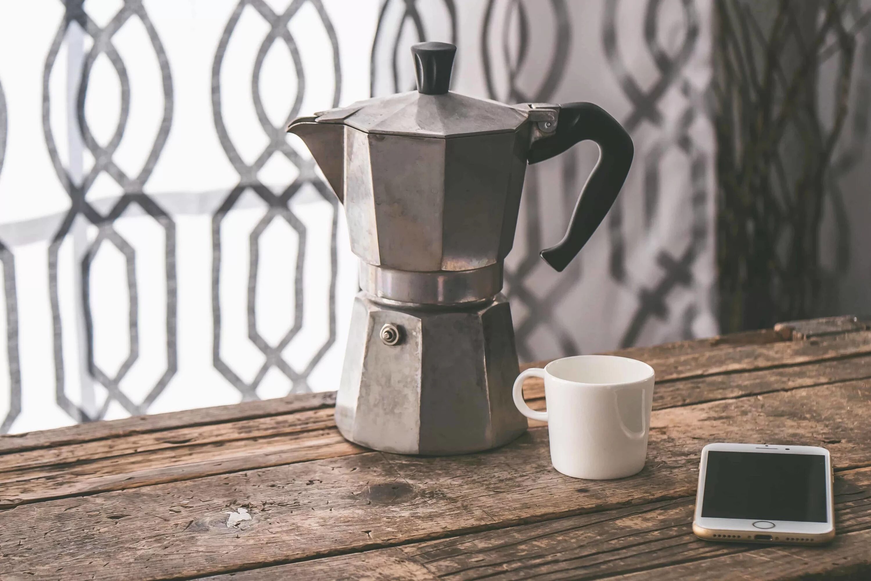 Old coffee. Гейзерная кофеварка перколятор. moka pot coffee. чайник кофе кофеварка перколятор. гейзерная кофеварка zara home.