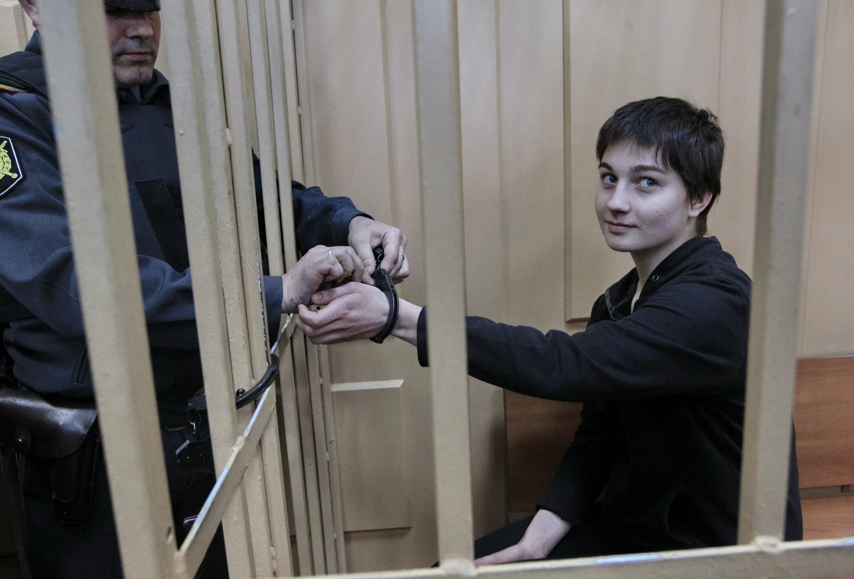 Подсудимый не явился в суд. Саша Духанина анархистка.