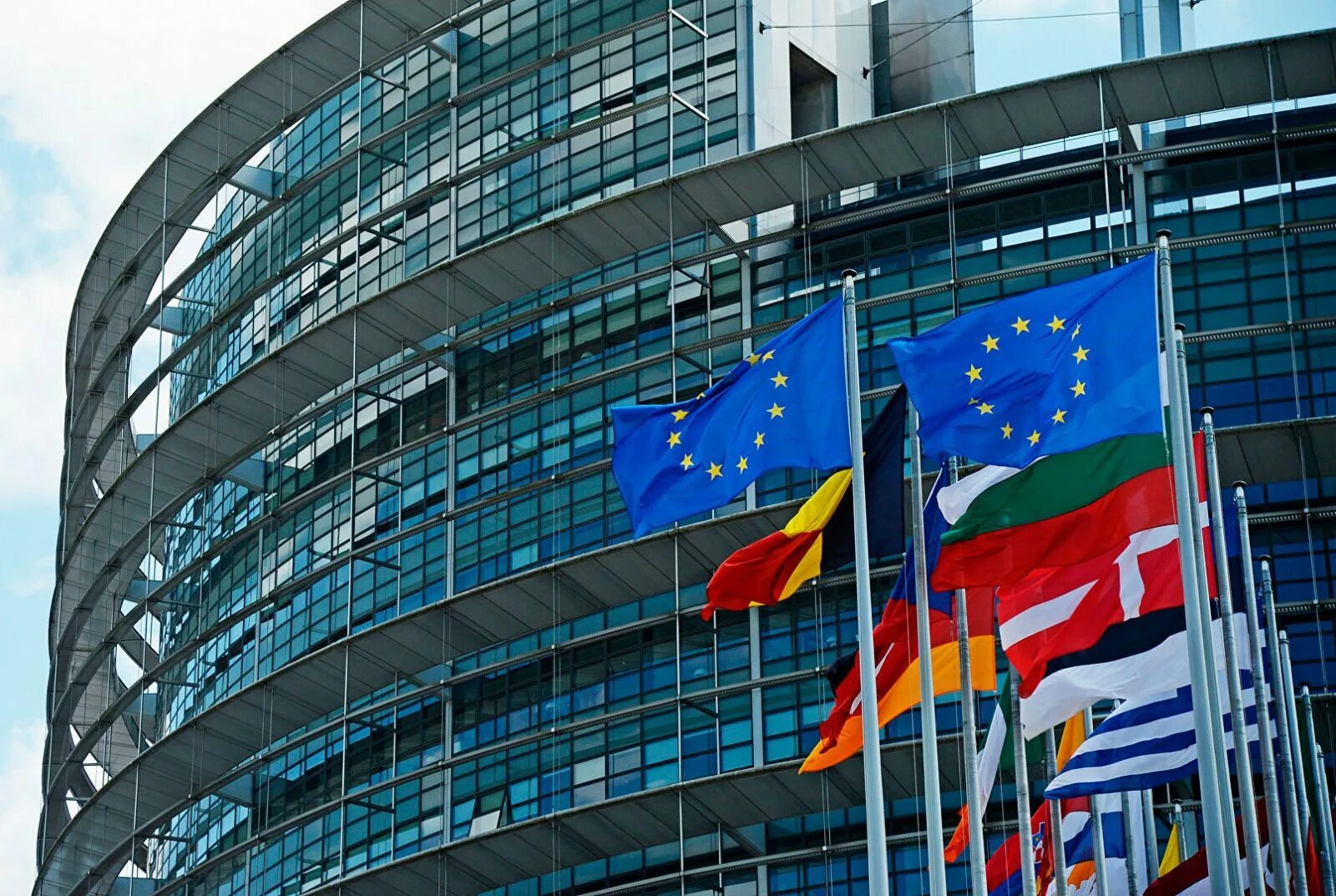 Зал заседаний европарламента. Европарламент венгрия. Европарламент венгрия. Безопасность ес. Европарламент венгрия.