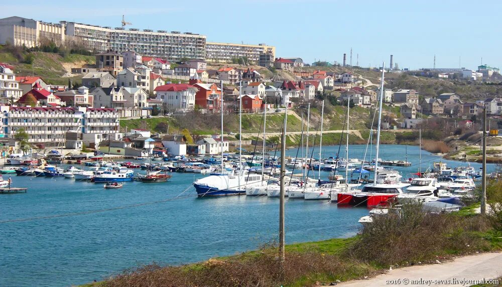 Стрелецкая бухта спи. Севастополь район стрелецкая бухта. Стрелецкая бухта севастополь с высоты. Стрелецкая бухта гагаринский район. Стрелецкая бухта севастополь госпиталь.