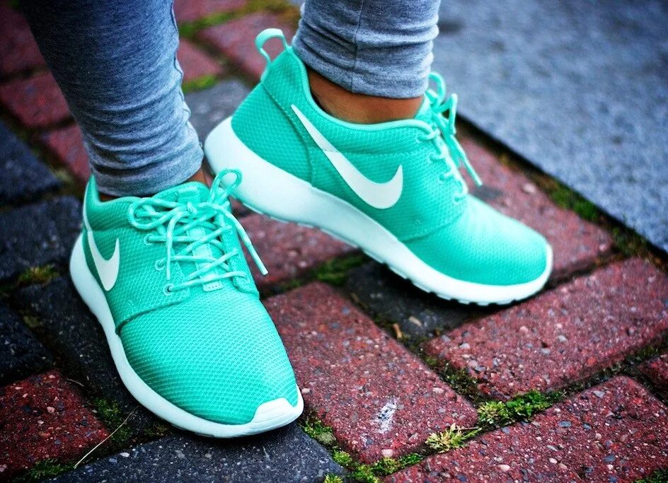 Adidas Roshe Run. Nike Roshe Run. Nike krasofkalar. Кроссовки найк женские модные. Найк женщины