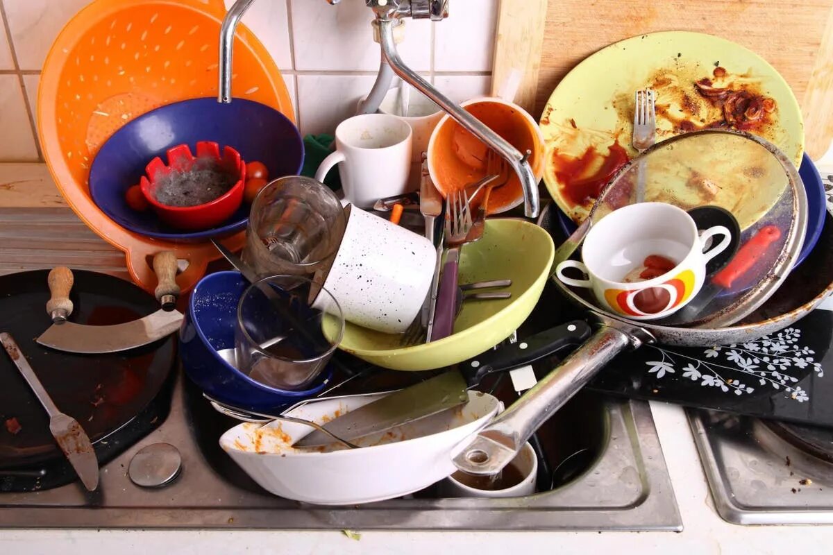 Грязная посуда. Грязная посуда в раковине. Гора грязной посуды. Гора посуды.
