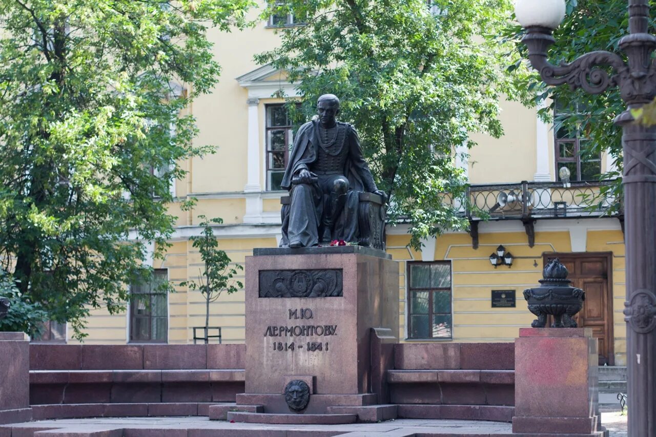 Лермонтовский 54 школа. Памятник Лермонтову (Санкт-Петербург, Лермонтовский проспект). Памятник Лермонтову в Петербурге на Лермонтовском проспекте. Памятник м ю Лермонтову на Лермонтовском проспекте. Памятник м ю Лермонтову Микешин.