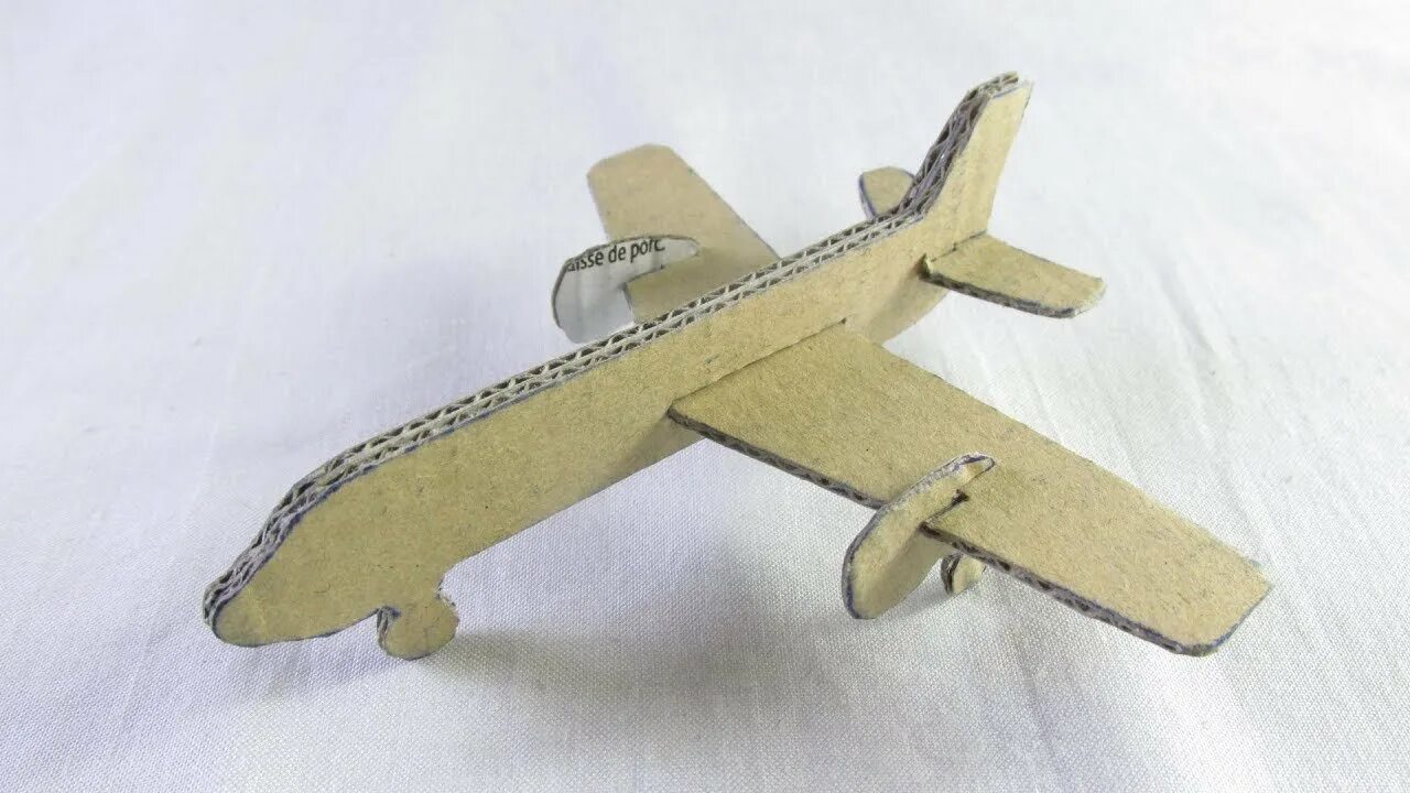 Самолет технология 4 класс. Самолет из картона. Модель самолета из картона. Самолет из фанеры. Модель самолета поделка.