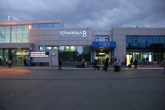 Омский аэропорт терминал. Комплекс терминал в Омске. Терминал Омск магазины.