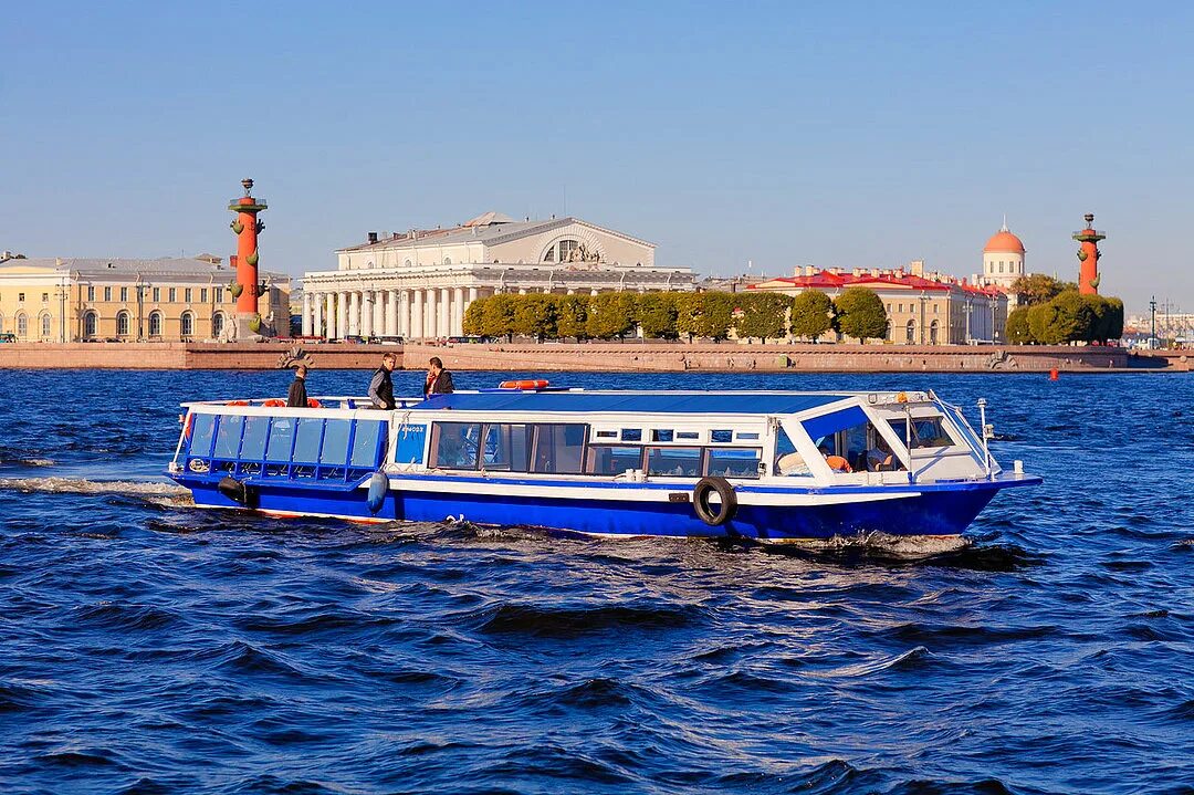 Экскурсия на пароходе. Речные прогулки по Неве в Санкт-Петербурге. Питер теплоходные экскурсии.