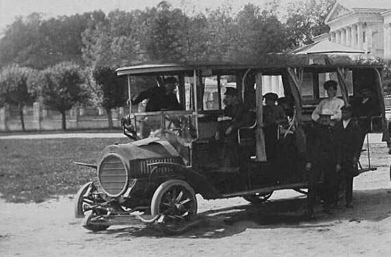 Первые автобусы в россии. Первый Московский автобус 1907. Автобус Лейланд 1924. Автобус Nag 1907. Автобус в Архангельске 1907.