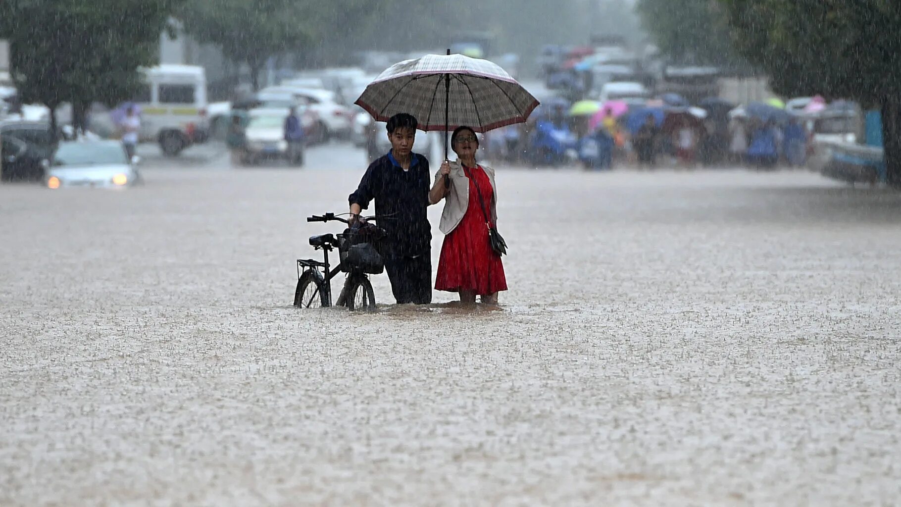 Дождь на китайском. Дождь в Китае. Гроза в Китае. Аньхой Китай. Monsoon China.