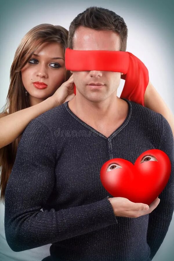 На 50 оттенков серее. Парень с завязанными глазами. Сделал сюрприз девушке завязал глаза. Завязанные глаза у девушки. Женщина с замазанными глазами.