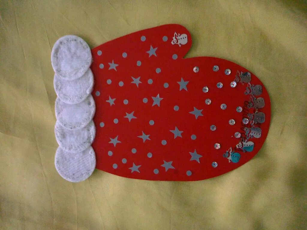 Как сделать варежку из картона. Новогодняя рукавичка из картона. Украшаем рукавичку. Как сделать варежку из картона. Как сделать варежку из картона.