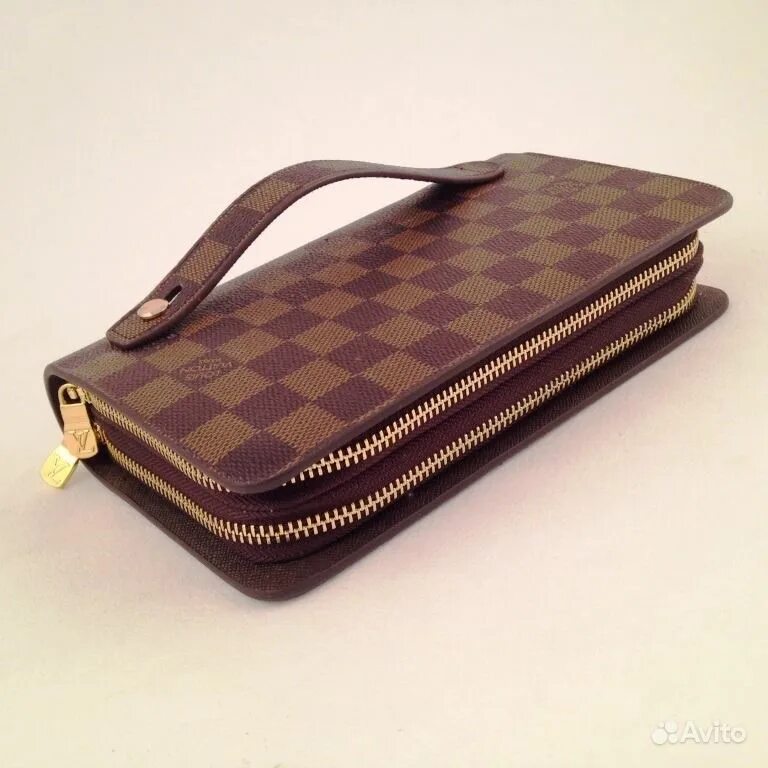 Клатч луи виттон. Louis vuitton mini pochette. Сумка wristlet louis vuitton. Сумка клатч луи виттон. Louis vuitton favorite damier.