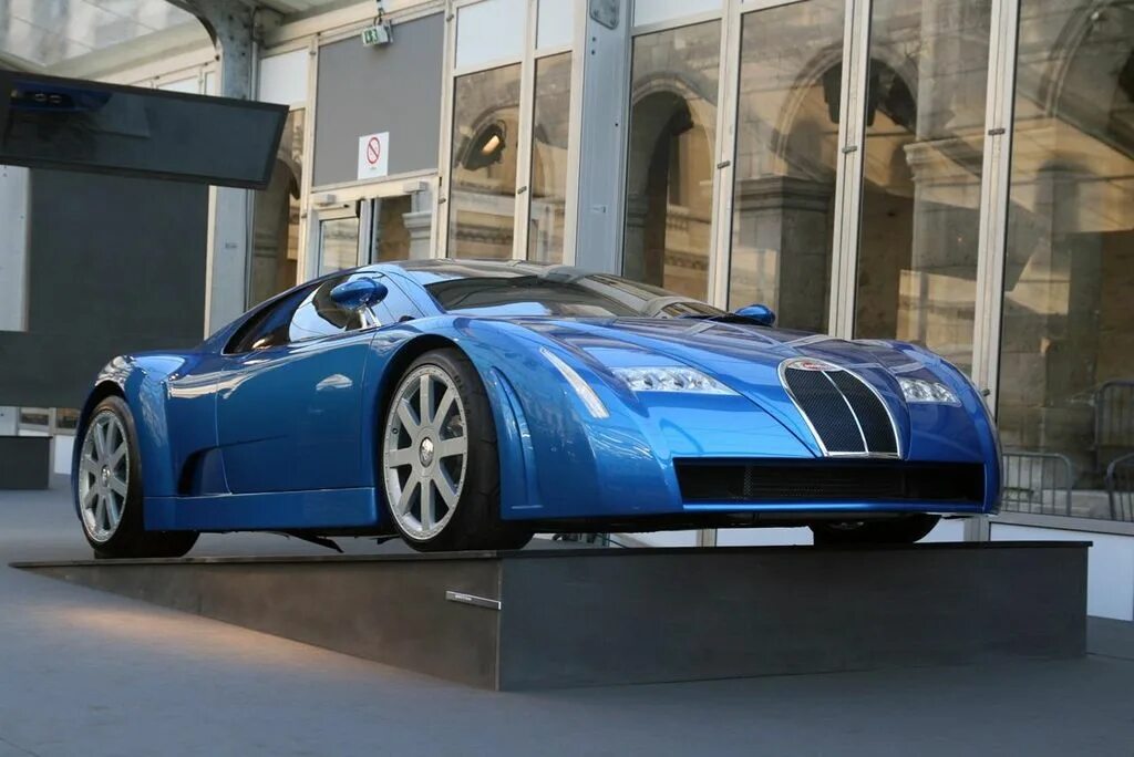 Bugatti Veyron Concept 1999. Бугатти 1999 года. Бугатти концепт 1-18. Louis Chiron. Bugatti 18