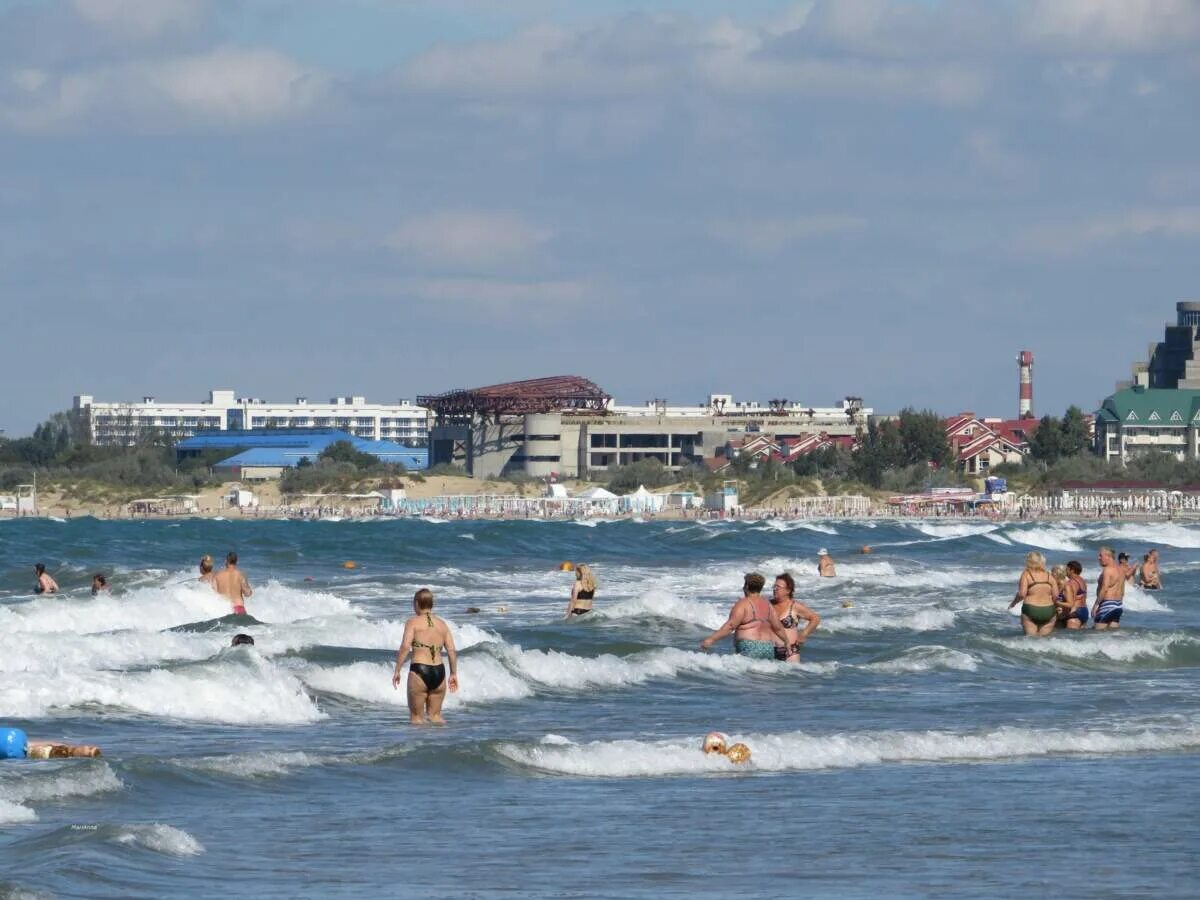 Анапу заливает. Сочи вода в море. Купание запрещено. Можно купаться в каспийском море. Витязево пляж тортуга 24.