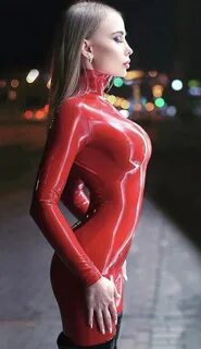 Красотка в латексе