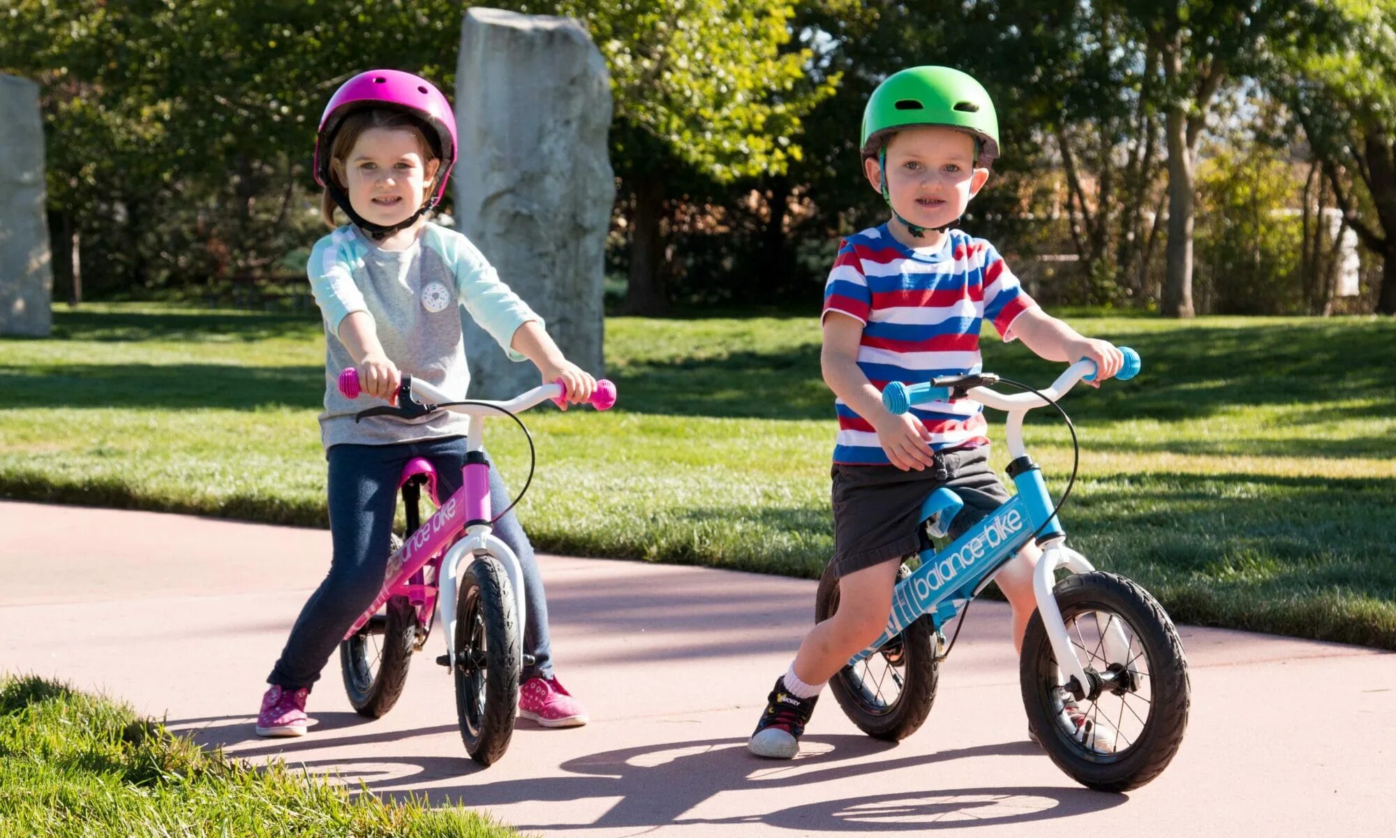 Дети с велосипедом. Balance Bike Kids. Children's Balance Bike. Детский велосипед Ride. The children are riding bikes