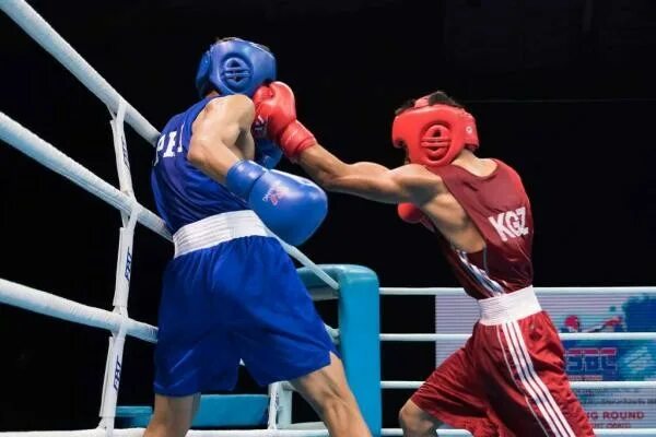 Чемпионка по боксу. Алза спорт владикавказ. Женщина боксер. Бокс кыргызстан. Бокс карелия.