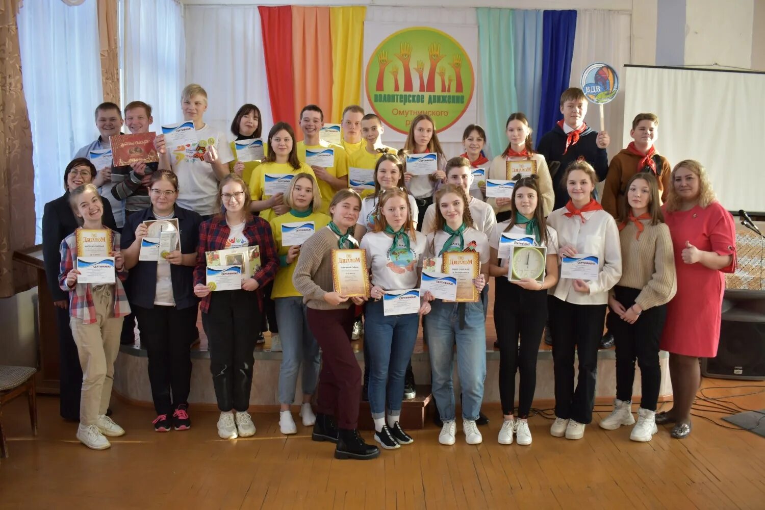 Мкоу сош с уиоп 2 пгт. Выпускники омутнинского педколледжа в 2006. Поселок восточный омутнинский район. Поселок восточный кировская область школа 2. Лазарево.