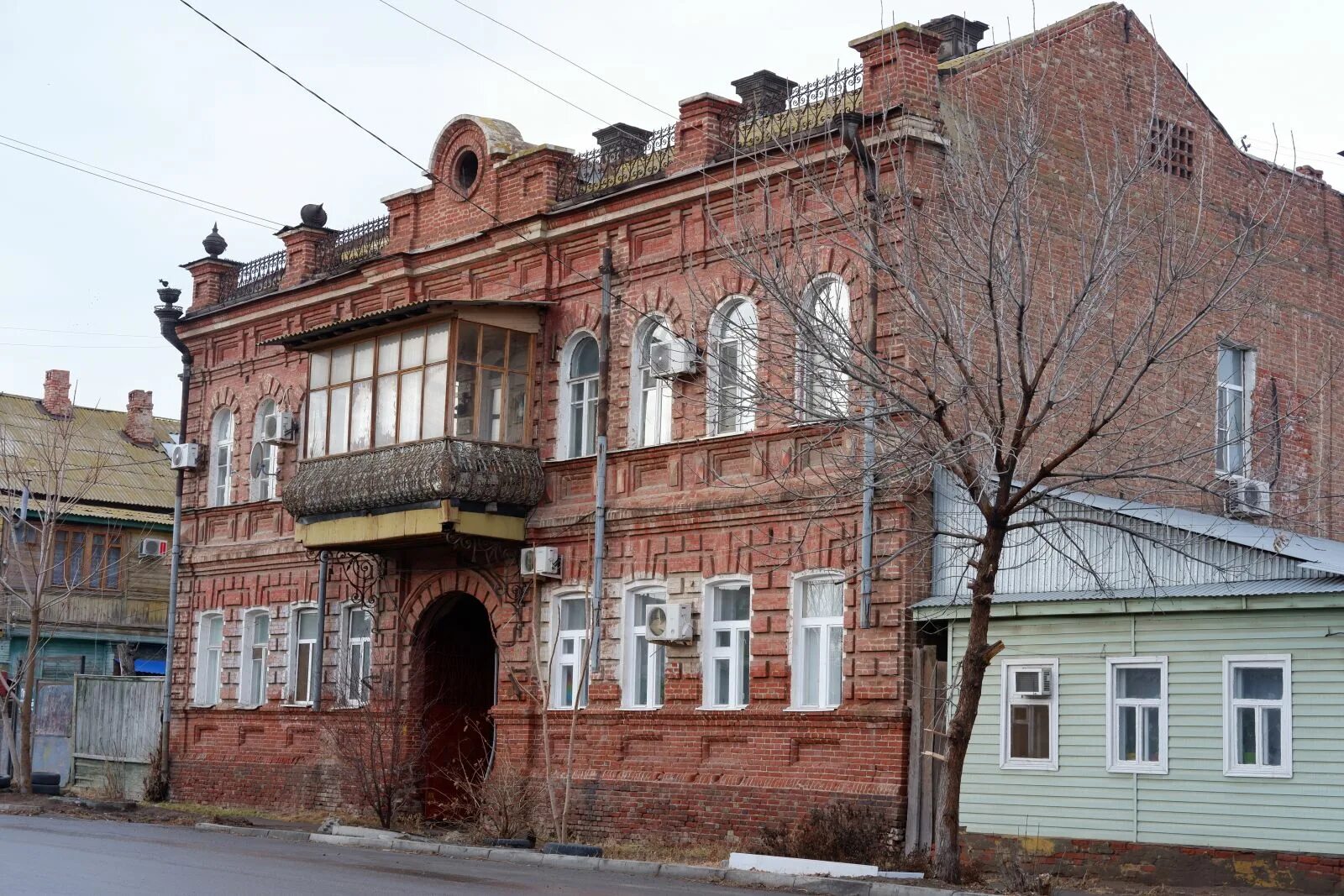 Астраханские здания. Дом купца губина астрахань. старые здания купцов астрахань. астрахань старинные здания центральный загс. усадьба шелехова астрахань.