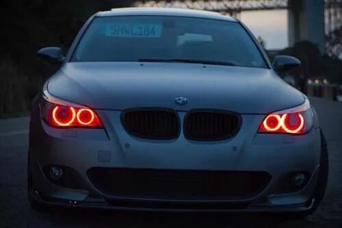 Бмв м5 с фарами. Bmw е60 глазки. bmw 5 e60 глазки. красные глазки bmw e60. бмв м5 е60 ангельские глазки.