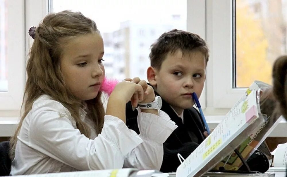 В классе 3 5 девочки