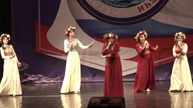 Сотня песня девчата. Девчата песня.