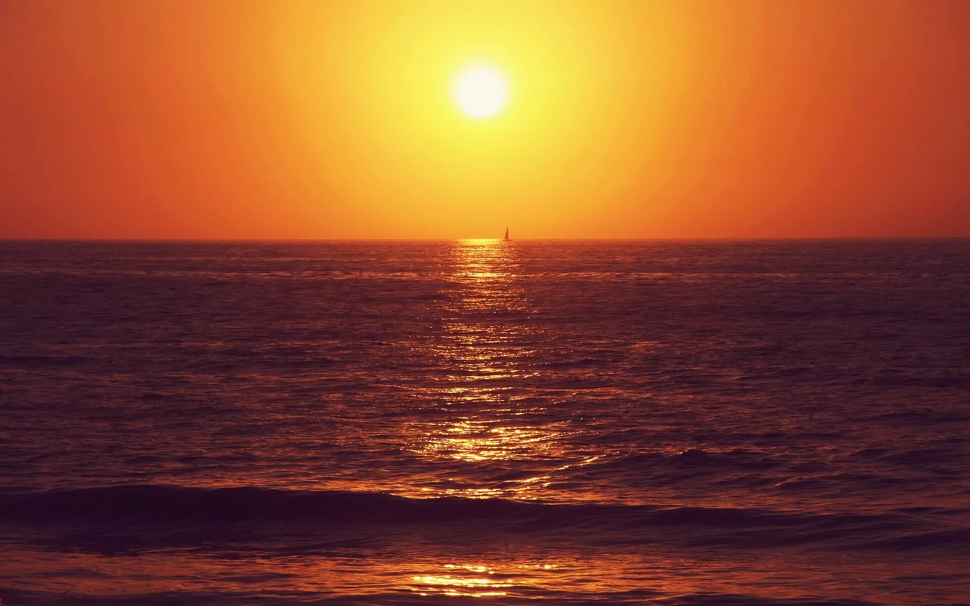 Самый ранний восход. Закат на море. Закат над морем. Восход на море. Море солнце.