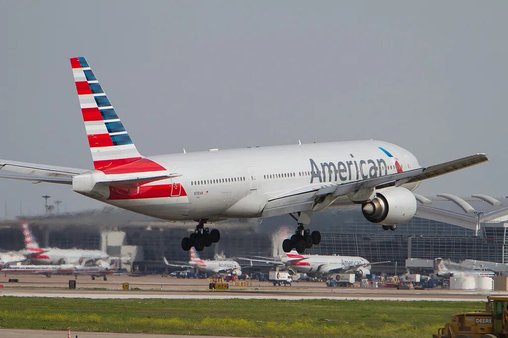 Боинг 777 200. Boeing 777 American Airlines. B777-200er. Боинг b777-200er. Боинг 777 200 er.