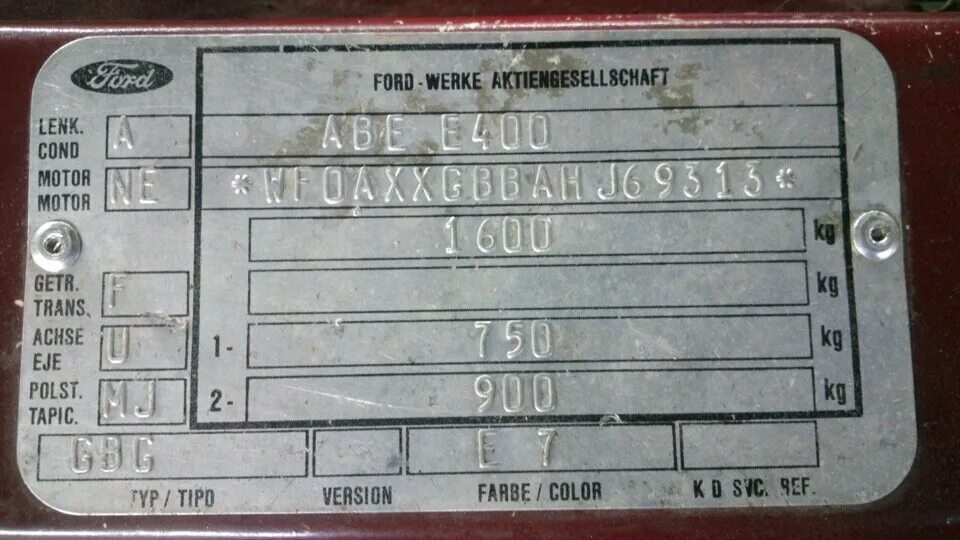 Вин номер автобуса. Форд фокус 1 табличка вин. Табличка вин Форд фокус 2. Подкапотная табличка Ford Focus 3. Форд Транзит 5 шильдик с вин.