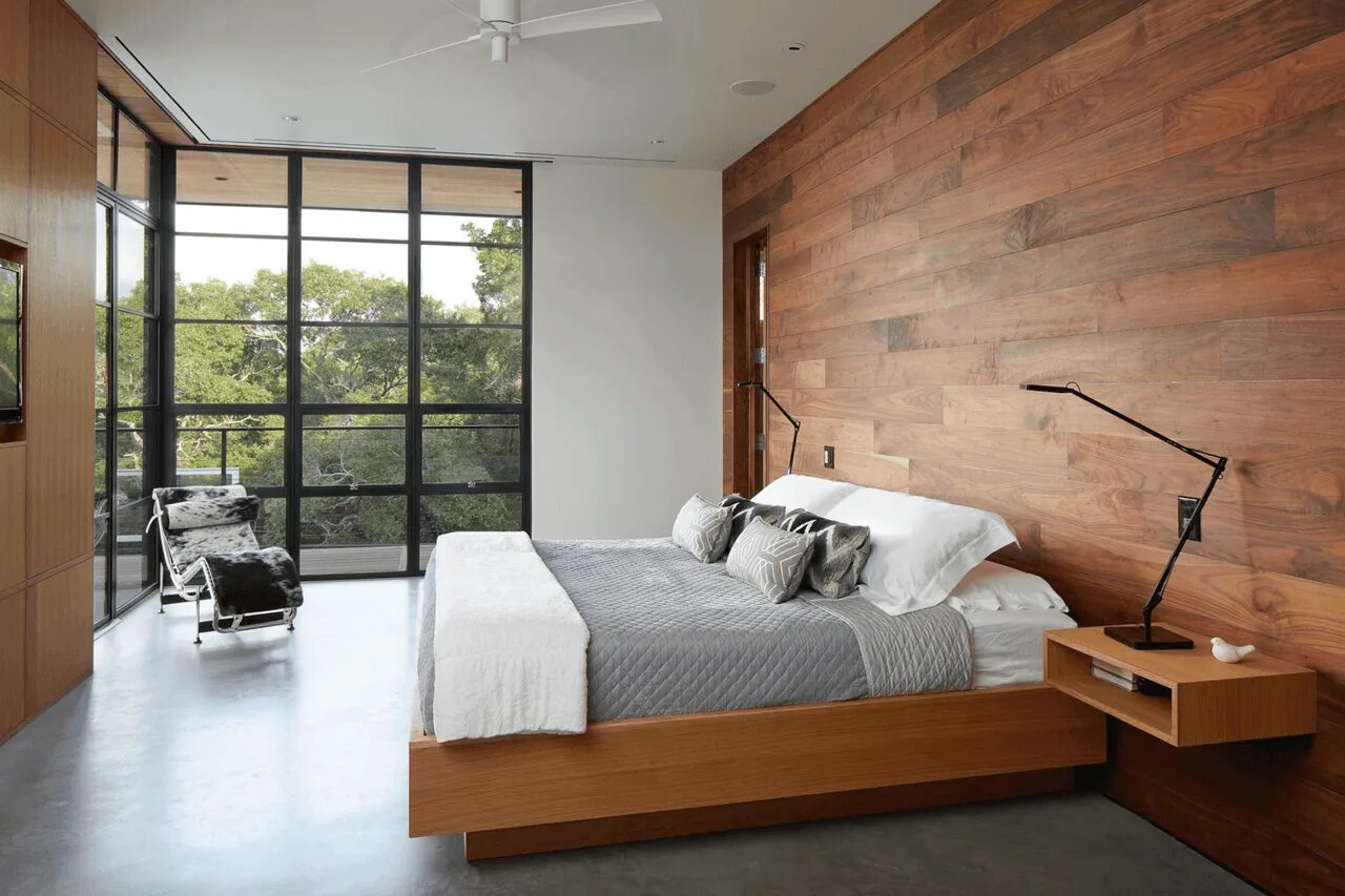 Дизайн комнат виды. Деревянная стена в спальне. Деревянные панели в спальне. Ламинат на стену. Дерево в интерьере спальни.
