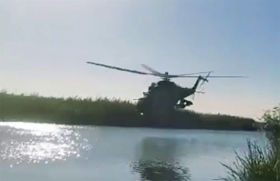 Вертолеты над железногорским водохранилищем. Огромный вертолет. Вертолет над рекой. Автомобиль вертолет. Вертолет для рыбалки.