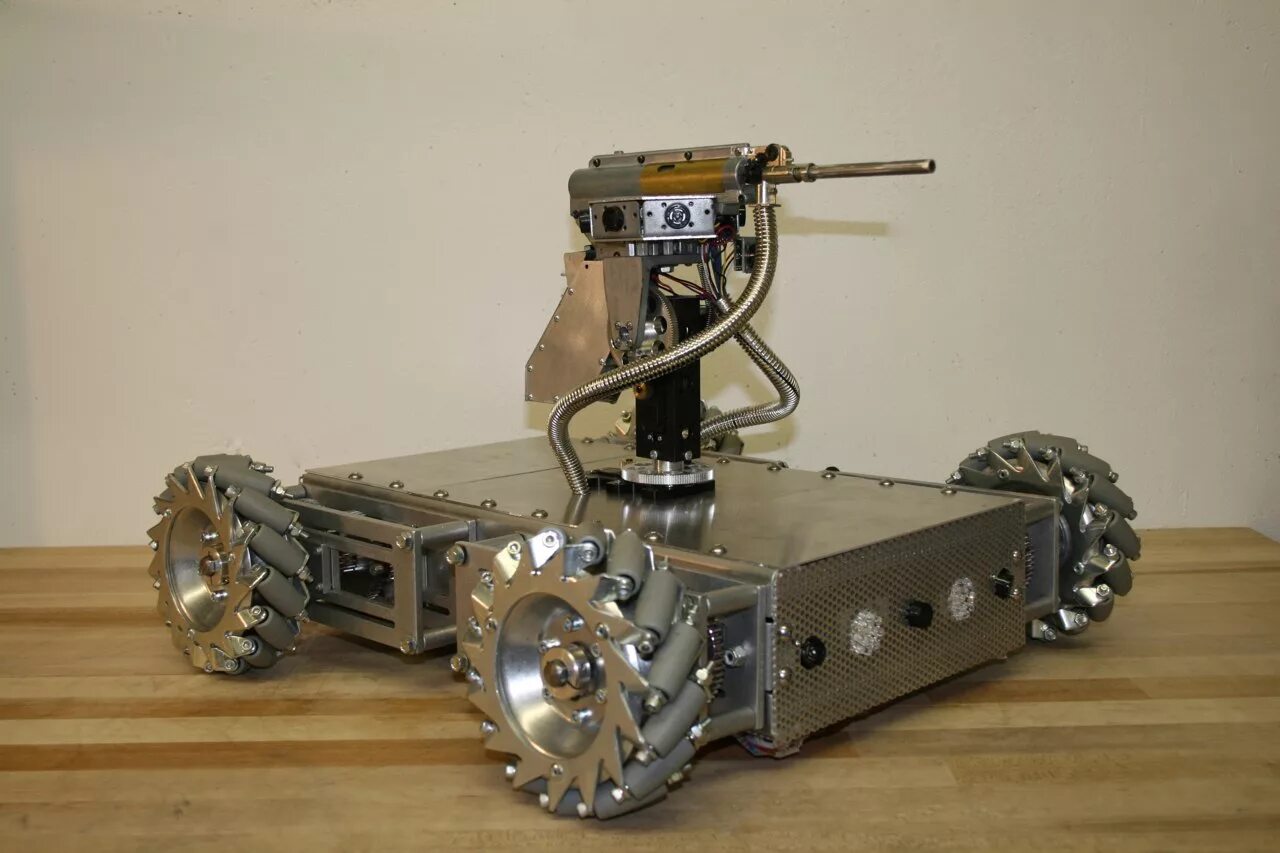 Самодельные темы. Робот танк ардуино. Механический робот. Самодельный робот. Роботизированный механизм.