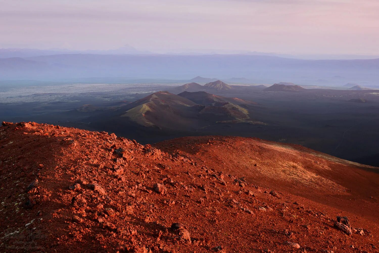 Сопка клешня камчатка. Камчатка почва. Вулканические почвы на камчатке. Альпийская тундра климат. Почвы камчатки тундровые.