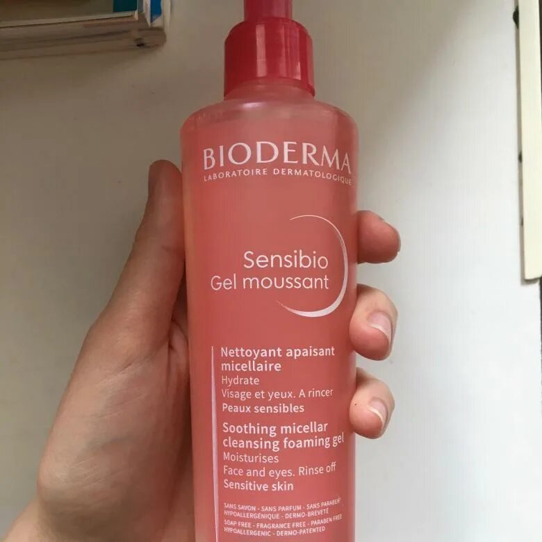 Гель биодерма розовая. Биодерма Sensibio Gel moussant. Bioderma Sensibio Gel moussant 500ml. Биодерма Сенсибио гель для умывания 500 мл. Биодерма Сенсибио гель розовый.