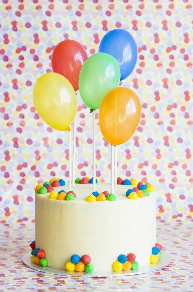 Торт с воздушными шарами. Торт «воздушные шарики». Шары на торте. Торт с воздушным шаром. Украшение тортика шариками.