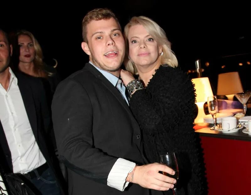 яна поплавская 2022. яна поплавская сейчас 2022. сын поплавской никита. где сейчас сын поплавской. яна поплавская муж.