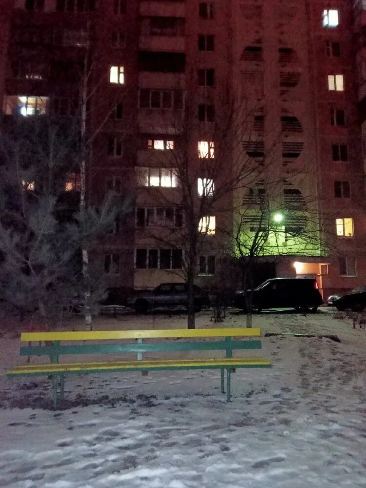 По ночам я во дворе вижу. Двор ночью. двор россии ночью. по ночам я во дворе.