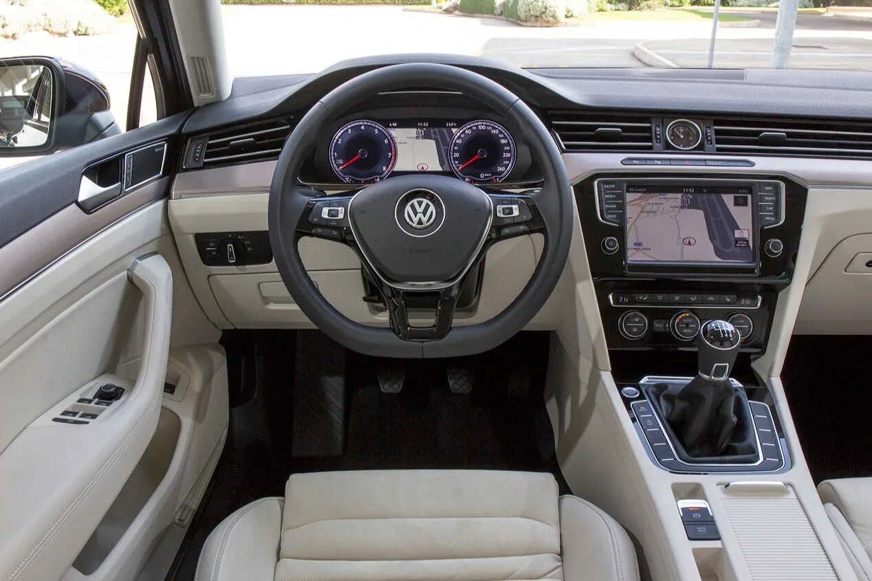 Новый пассат б6. Volkswagen Passat b8 Interior. Volkswagen Passat 2015 Interior. Volkswagen Passat 2015 салон. VW Passat b8 салон.