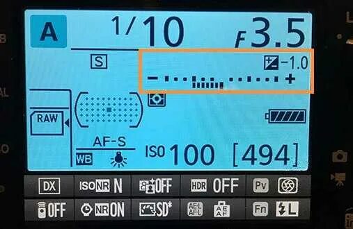 Коррекция экспозиции. Экспокоррекция в фотоаппарате. Корректировка экспозиции в фотокамере. Шкала экспокоррекции. Режим м5