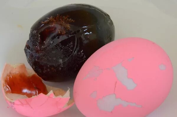 Во рту тухлый яиц. Тухлые яйца в Тайланде. Ферментированные чица. Тайские розовые яйца.