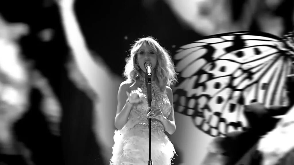 Ночная бабочка мотылек. Песня мотылек летаешь летаешь. Равшании азулэ (ravshaniya). Песня мотылек летаешь летаешь. Мотылек стихотворение.