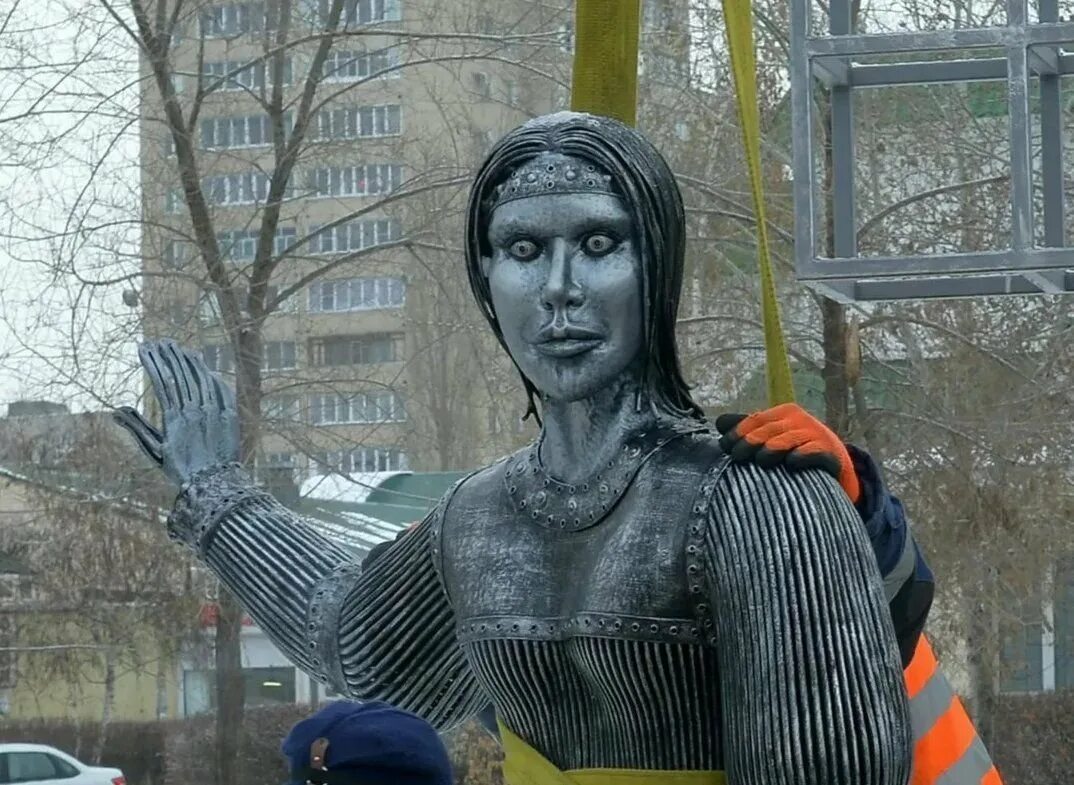 Памятник крису корнеллу. Памятник гагарину на ленинском проспекте. Статуя гуань юя в китае. Скульптуры чад найт — 41-летний 3d-художник,. Статуя хср.