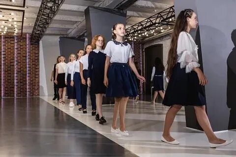 Школьный показ мод