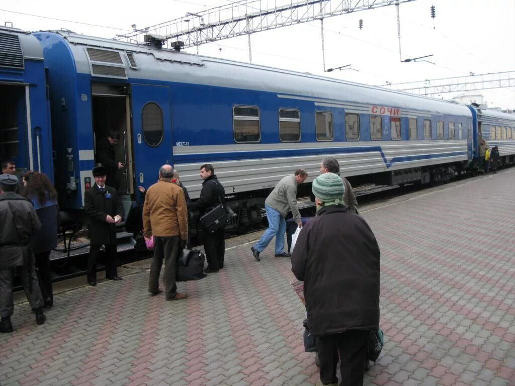 Есть ли поезд в сочи. Фирменный поезд Сочи. Поезд Москва Сочи. Олимпийский поезд. Поезд Санкт-Петербург Сочи.