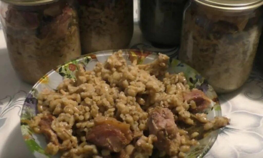 Каша гречневая с мясом в автоклаве. Каша гречневая с мясом тушенка в автоклаве. тушенка с гречкой в автоклаве. тушенка с кашей в автоклаве. гороховая каша с мясом в автоклаве.