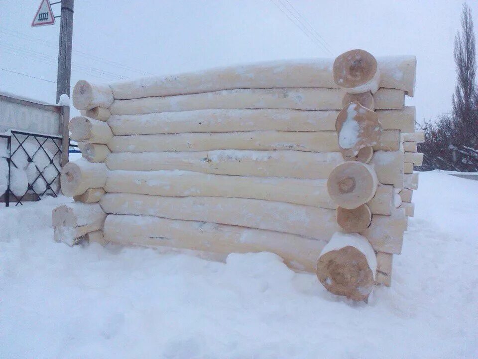 Домик из оцилиндрованного бревна. Чем отличается зимняя рубка сруба от летней. Сруб 6*10 бурзянский. Срубы в уфе. Дом из оцилиндрованного бревна зодчий.