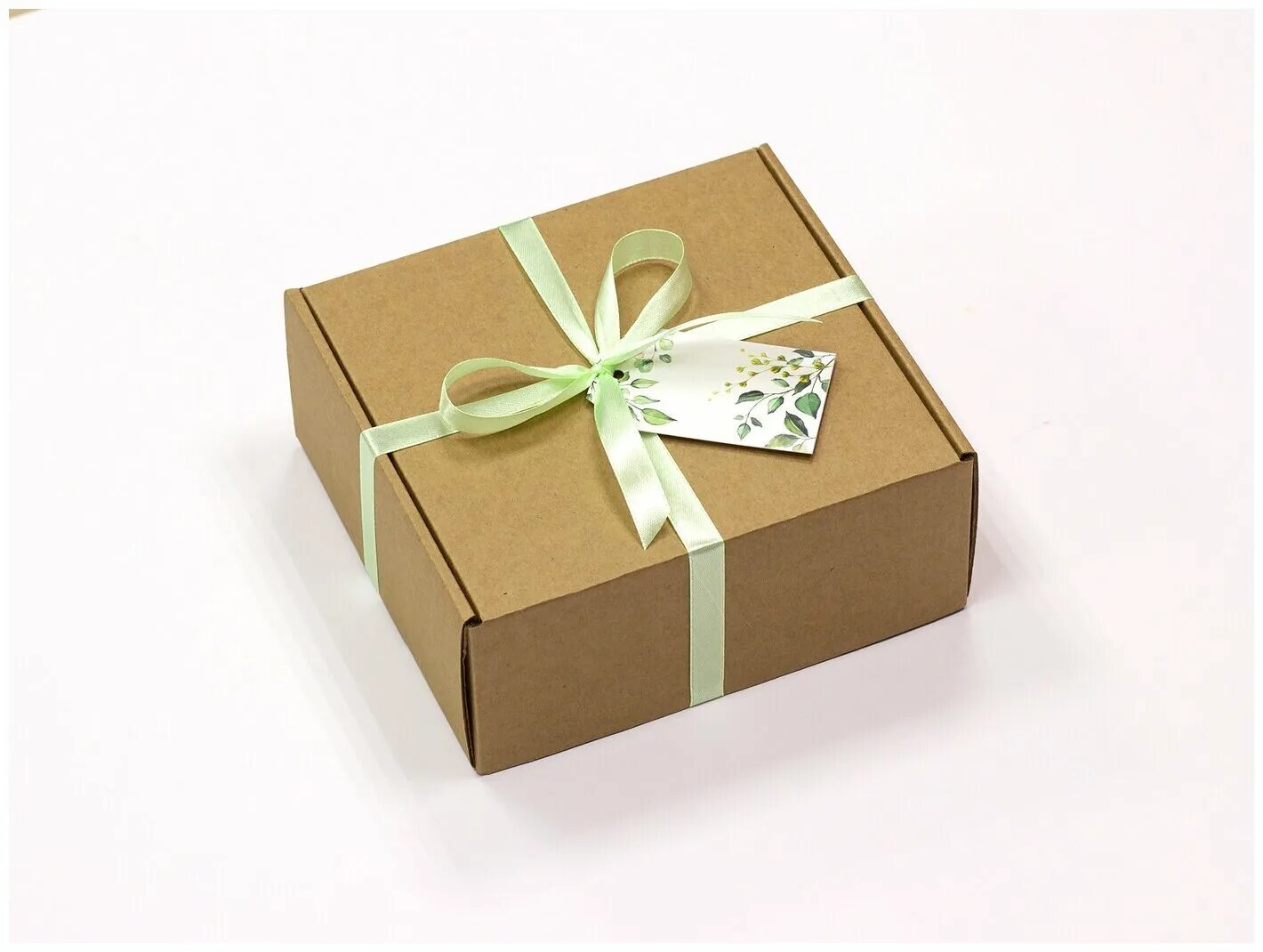 крафтовая коробка. коробка 200х200х100. крафтовая коробочка для подарка. коробка для подарка. крафт коробка самосборная 25х25х10.