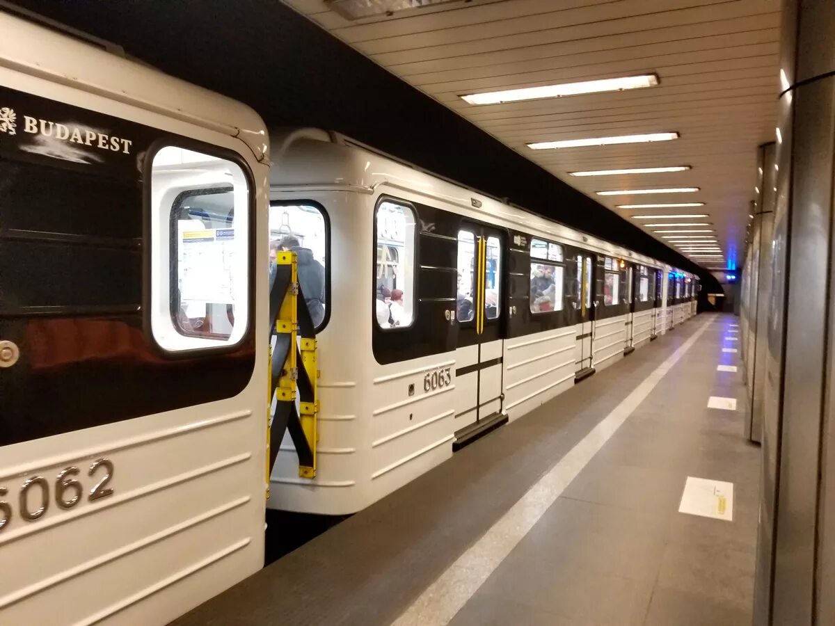 Линия м1 метро будапешт. Станции метро будапешта. Будапешт метро. Метро венгрии. Станции метро будапешта.