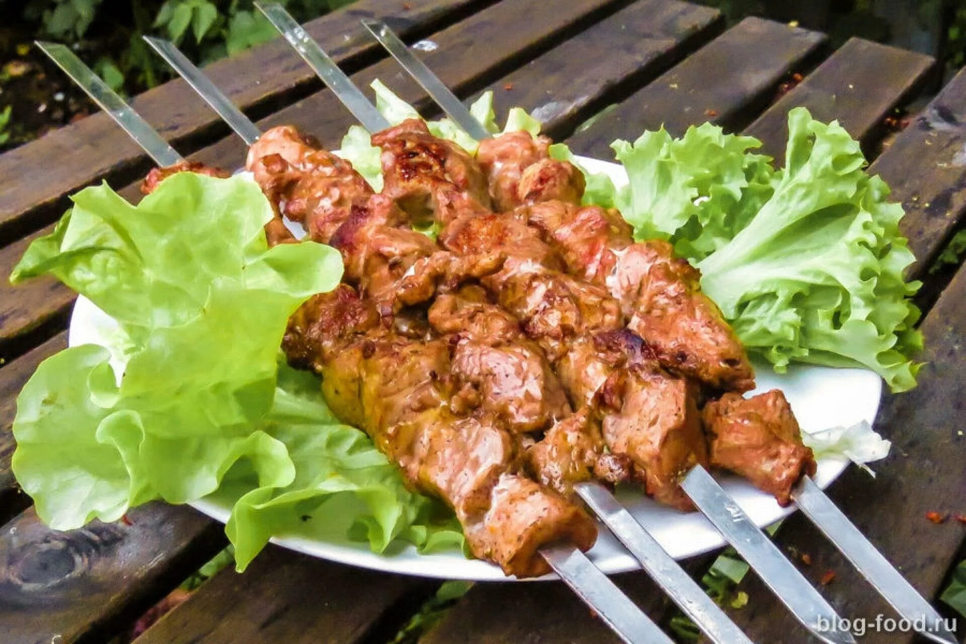 Шашлык мцвади. Хочу мяса шашлык. Красивый шашлык. Кахетинский мцвади. Шашлык на шампуре.